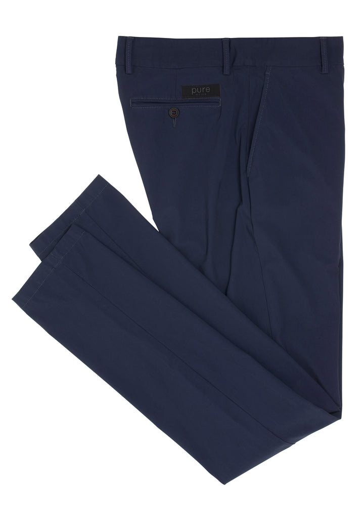 Zusammengelegte D31410-99200 - Functional Hose in Blau mit Gesäßtasche und Label-Detail. Vielseitige Herren-Hose für Business und Freizeit.