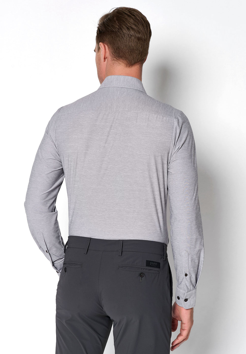 Rückansicht des grauen Herren Funktionshemds mit klassischem Kragen und Manschetten. Pflegeleichtes, elastisches Material für maximalen Komfort.