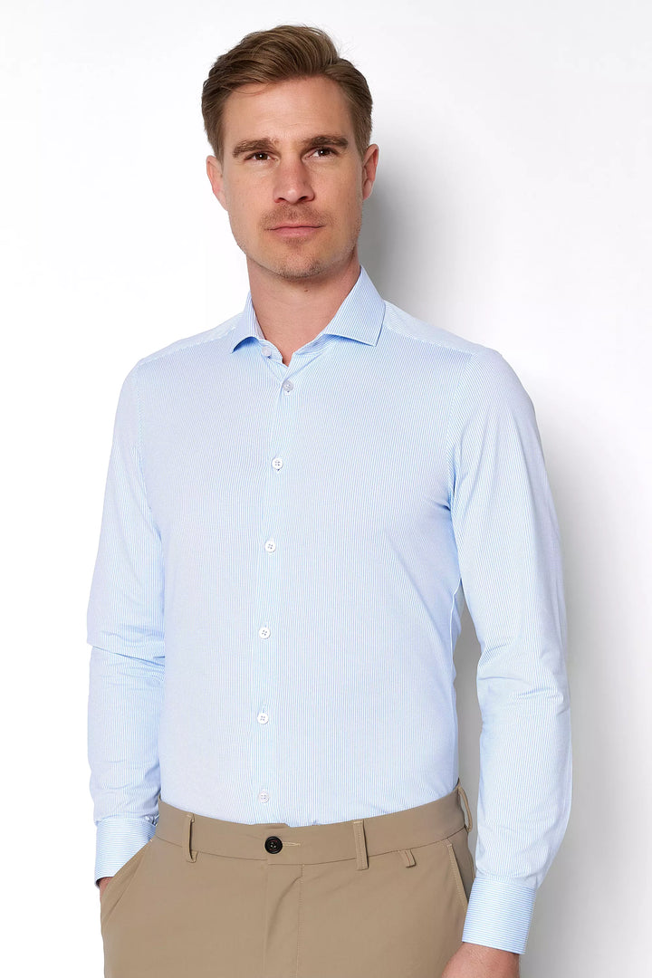 4048-21750 Herren Funktionshemd in Blau mit Langarm und klassischem Kragen. Atmungsaktives, pflegeleichtes Material für optimalen Tragekomfort.