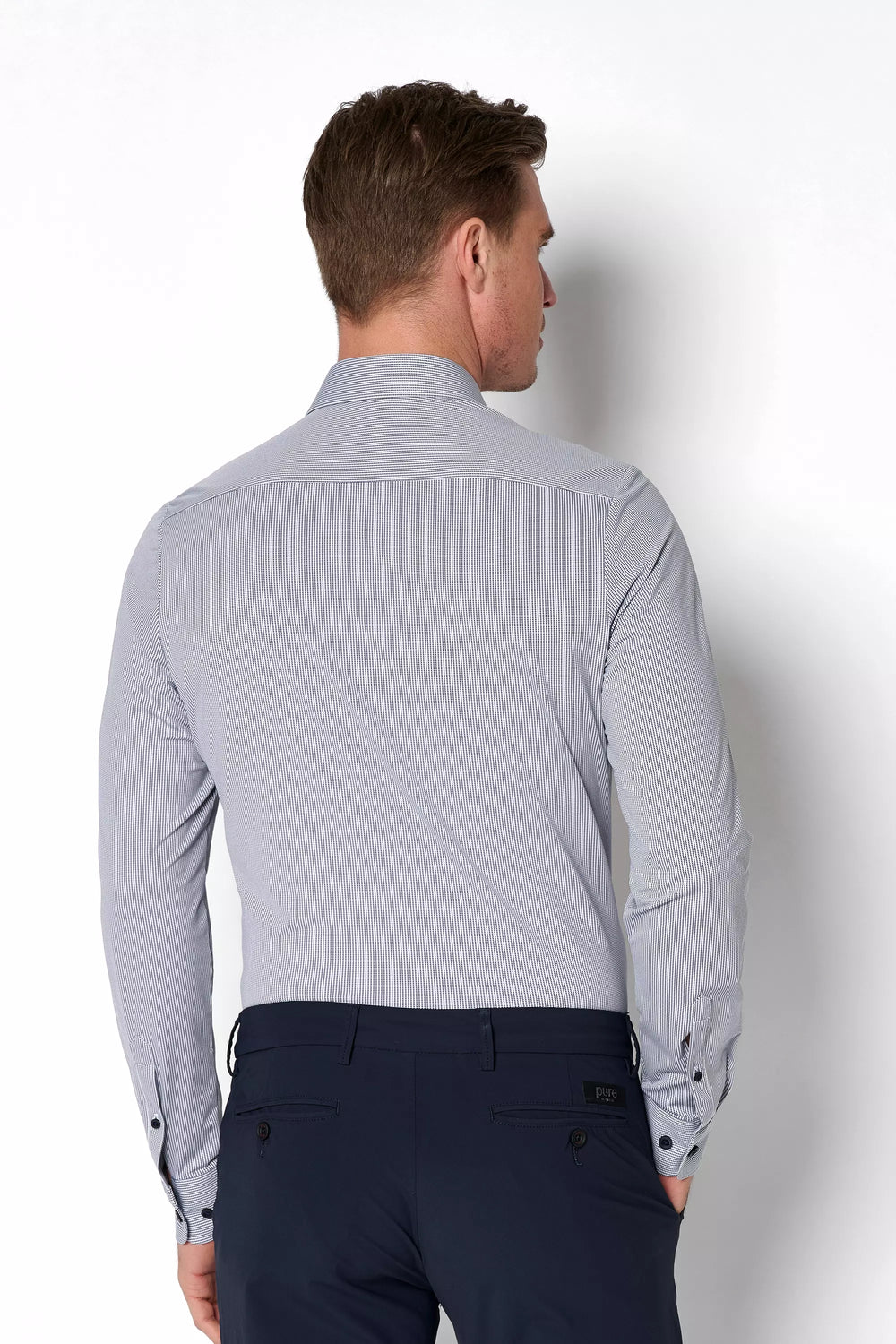 Rückansicht des 4048-21750 Funktionshemds für Herren in Blau. Komfortable Passform mit hoher Bewegungsfreiheit, ideal für Business und Alltag.