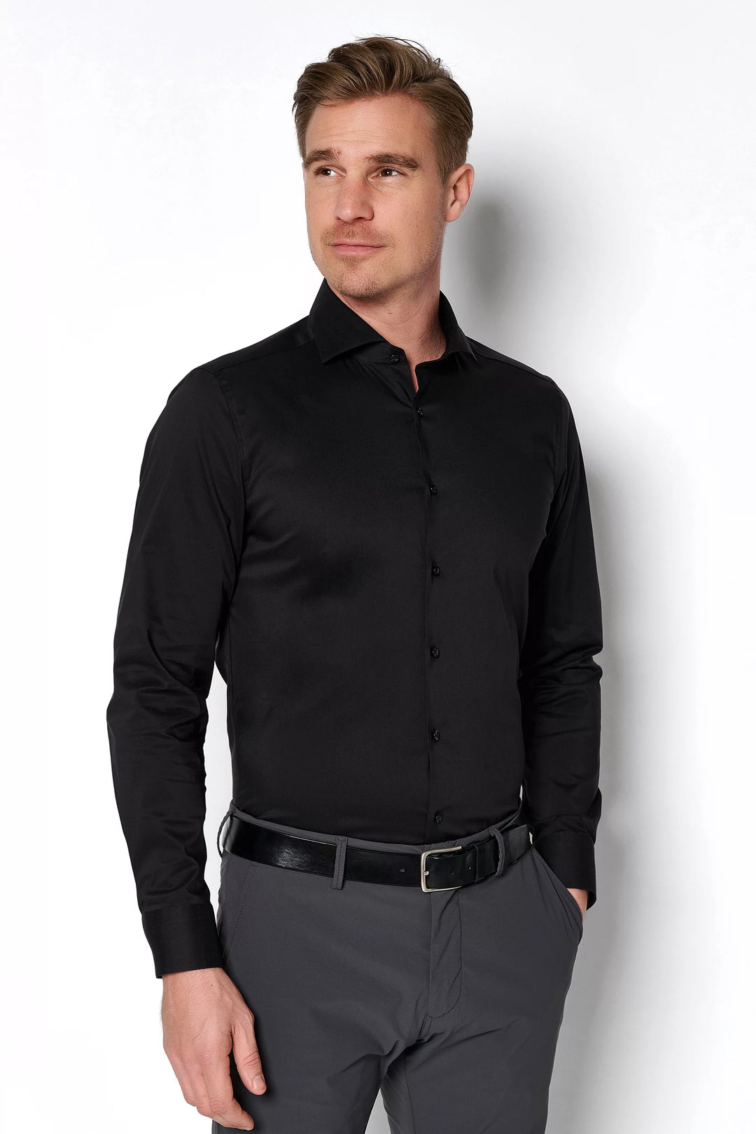 4059-21709 PURE FLXBL Hemd Langarm in Schwarz, flexible Passform. Elegantes Herrenhemd mit Knopfleiste, ideal für Business und Freizeit.