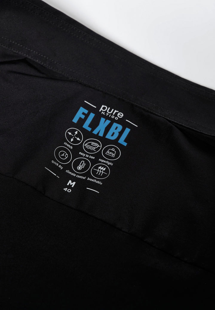 Detailaufnahme des 4059-21709 PURE FLXBL Hemds mit Label-Innendruck. Atmungsaktives, pflegeleichtes Material für höchsten Tragekomfort.