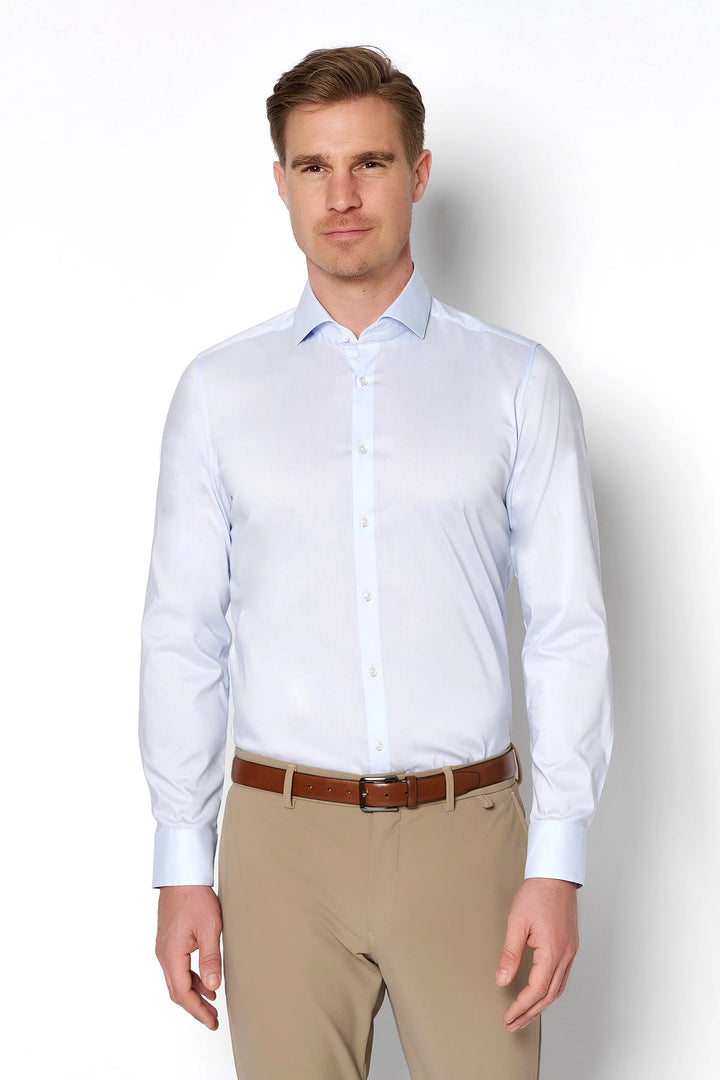 4059-21709 PURE-FLXBL Herrenhemd in Blau mit Langarm und Flexible Fit. Elegantes Business-Hemd mit klassischem Kragen und Knopfleiste.