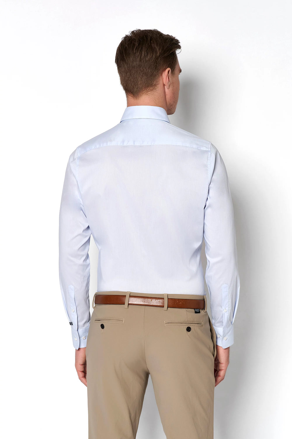 Rückansicht des 4059-21709 PURE-FLXBL Herrenhemds in Blau. Hochwertiges, flexibles Material für maximalen Tragekomfort im Business-Alltag.