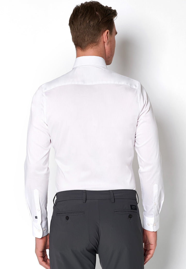 Rückansicht des 4059-21709 PURE FLXBL Hemds in Weiß. Langarm-Design mit flexiblem Sitz für maximalen Komfort und stilvolles Auftreten.