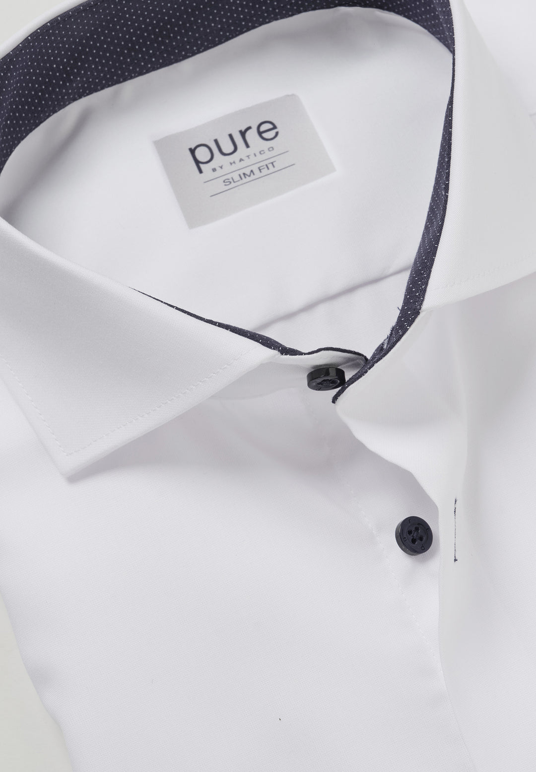 Weißes Business Hemd slim fit mit Hai Kragen und dunklem Innenkragen