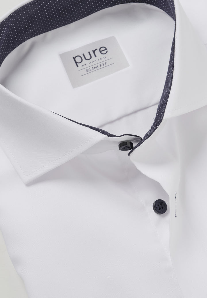 Weißes Business Hemd slim fit mit Hai Kragen und dunklem Innenkragen