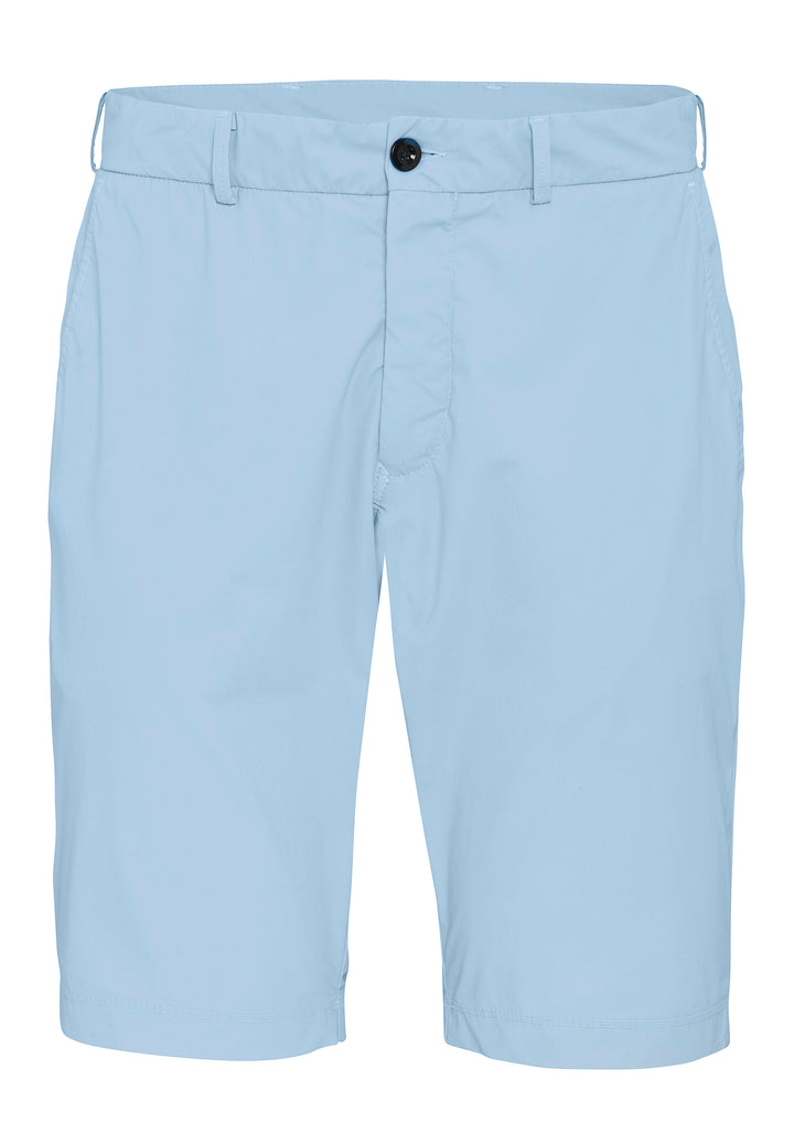 Vorderansicht der blauen PURE Functional Bermuda 4798-92975 mit Knopfverschluss und Gürtelschlaufen. Ideal für sommerliche Freizeit- und Business-Looks.