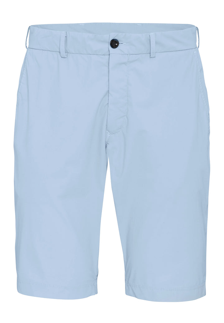 Vorderansicht der blauen PURE Functional Bermuda 4798-92975 mit Knopfverschluss und Gürtelschlaufen. Ideal für sommerliche Freizeit- und Business-Looks.