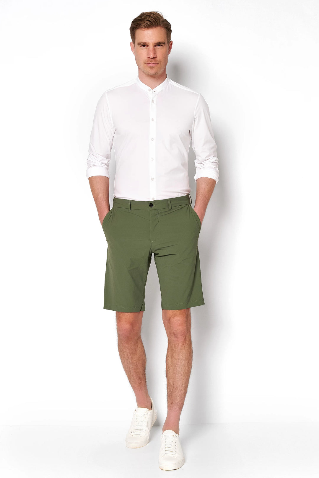 Grüne 4798-92975 PURE Functional Bermuda für Herren mit funktionalem Fit, ideal für Freizeit und Alltag. Leichte, bequeme Shorts mit modernem Design.