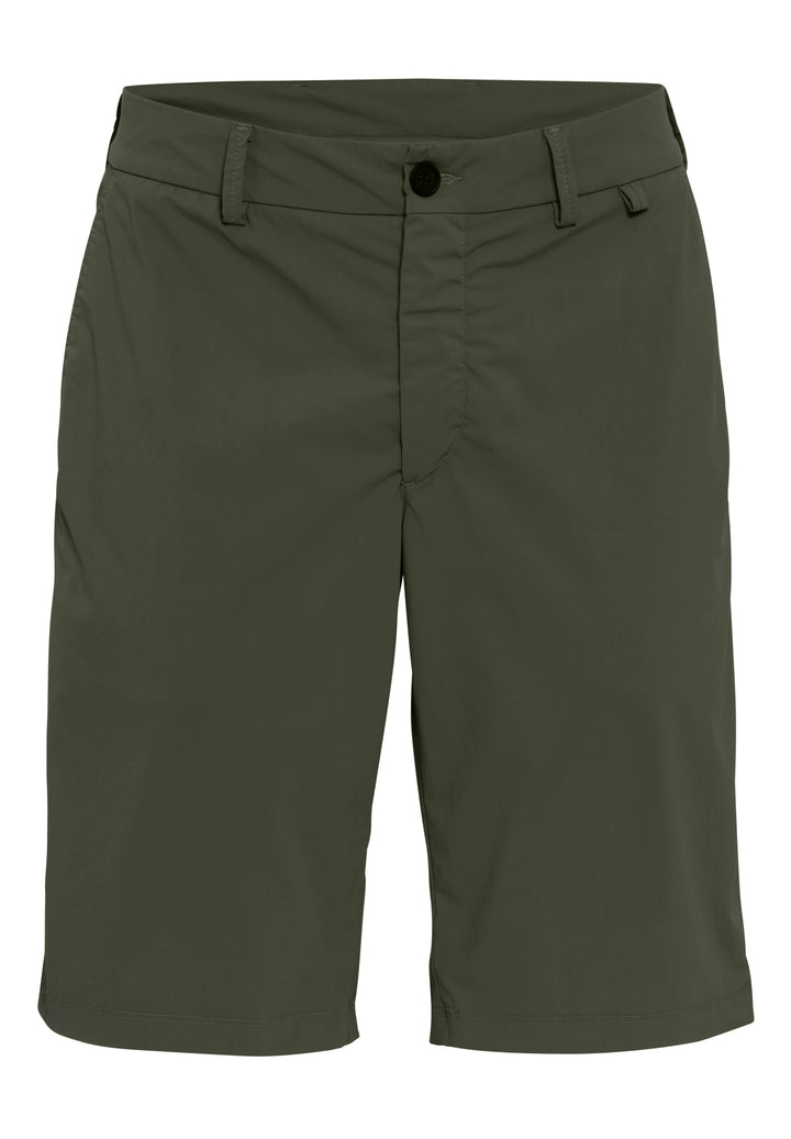 4798-92975 PURE Functional Bermuda in Grün, Vorderansicht. Leichte, funktionale Herren-Shorts mit Knopfverschluss und Gürtelschlaufen für optimalen Sitz.