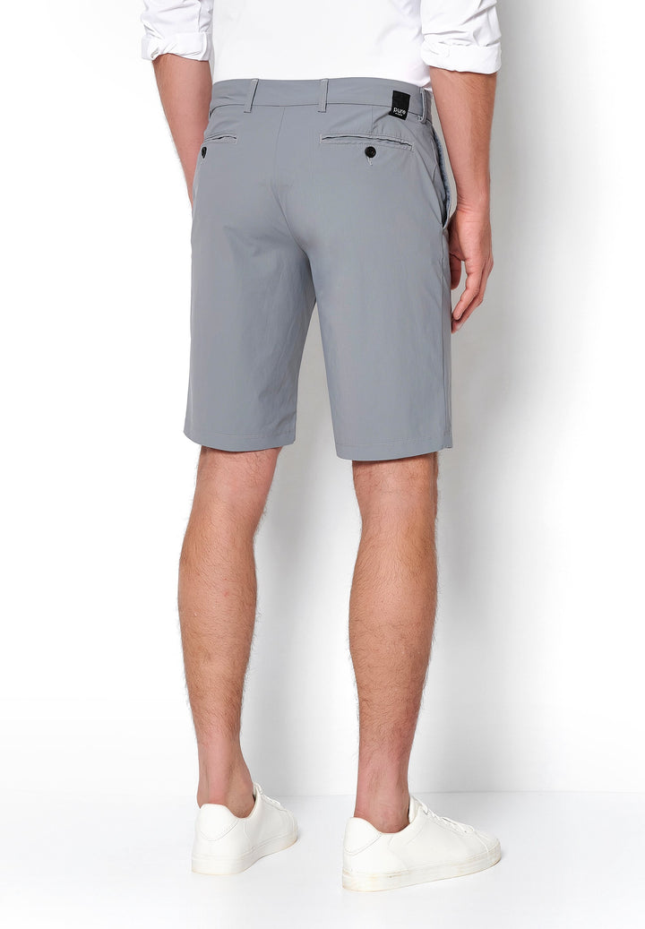 Rückansicht der 4798-92975 PURE Functional Bermuda in Grau. Stilvolle Herrenshorts mit Gesäßtaschen und elastischem Material für optimalen Komfort.