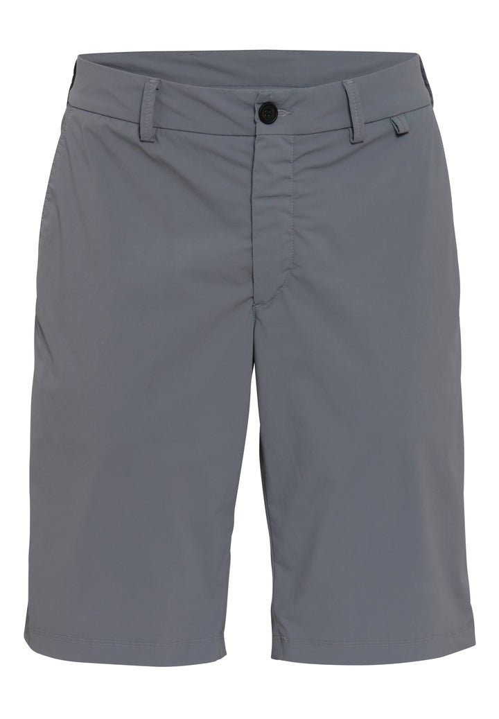 Vorderansicht der 4798-92975 PURE Functional Bermuda in Grau. Leichte, funktionale Herrenshorts mit Knopfverschluss und Gürtelschlaufen.