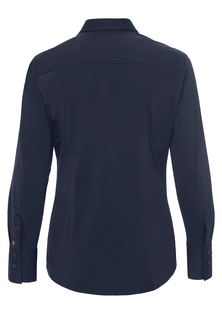 Rückansicht der Damen Functional Bluse 7700-91910 in Blau. Slim Fit Passform mit Langarm und klassischem Schnitt für einen eleganten Look.