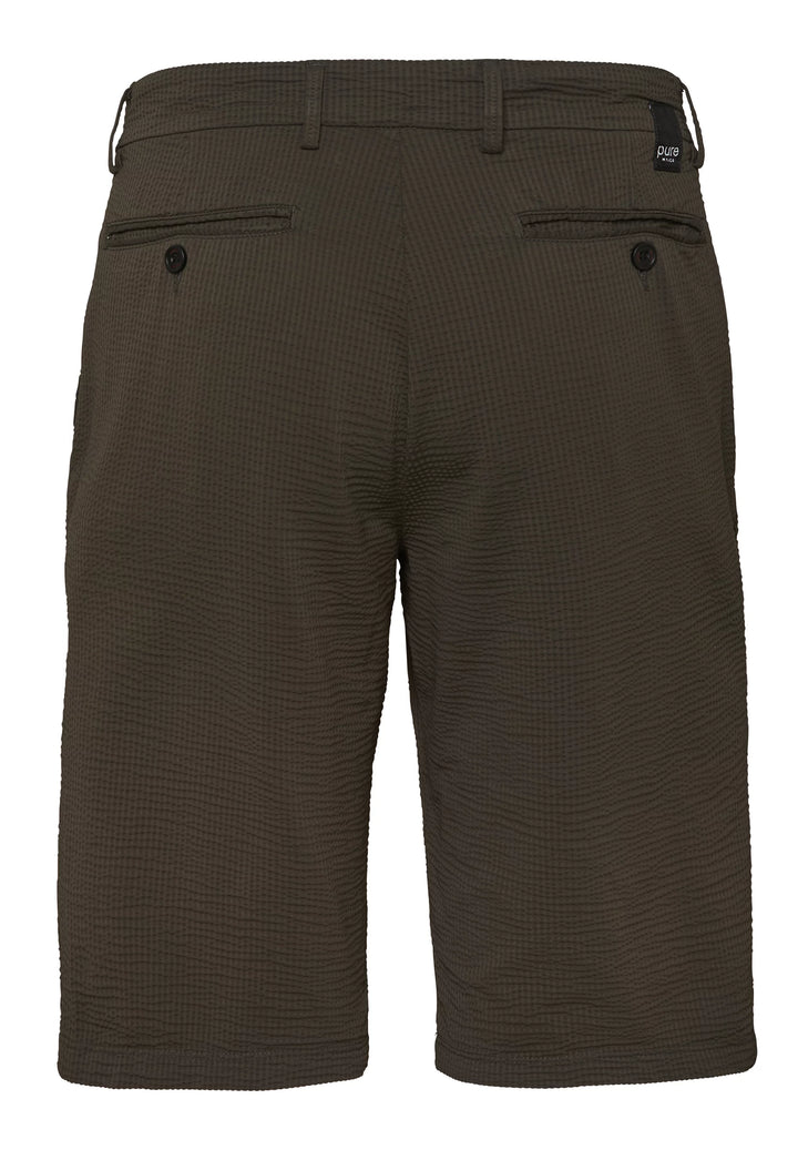 Rückansicht der E11400-92975 - Functional Bermuda - grün mit zwei Gesäßtaschen und sportlichem Design für Herren, perfekt für aktive Tage.