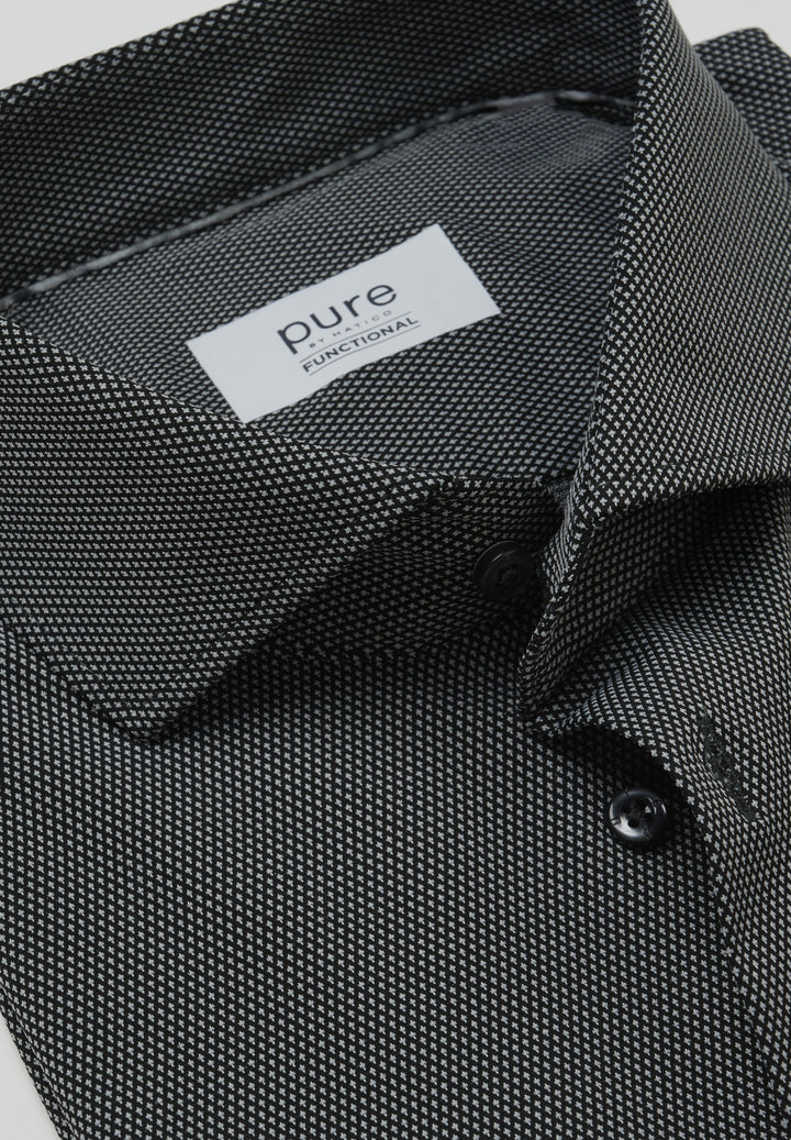Graues Functional Hemd mit feinem Muster und Pure by Hatico Markenetikett am Kragen