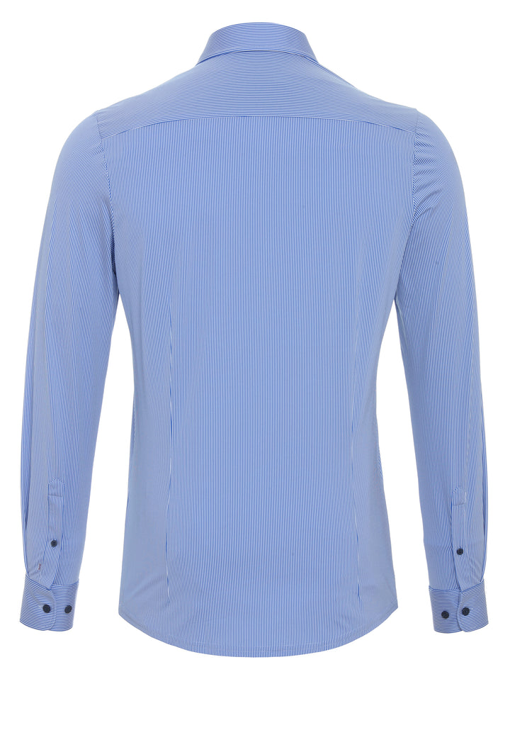 Rückansicht des funktionalen Hemds 4028-21750 in mittelblau mit feinen Streifen, elastischem Material und perfekter Passform für hohen Tragekomfort.