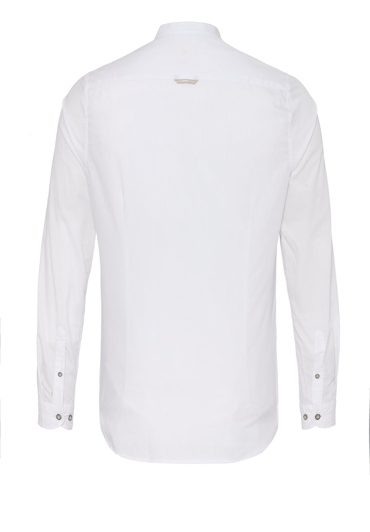 Rückansicht des weißen Slim Fit Tracht Hemds für Herren. Hochwertige Baumwolle, Langarm, dezente Streifen und moderner Schnitt für eleganten Look.